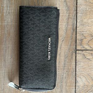 Michael Kors zip wallet